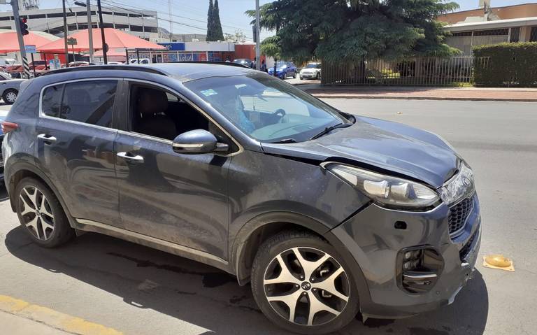 Choque en la división del Norte deja una lesionada Chihuahua noticias locales policíaca choque accidente vialidad