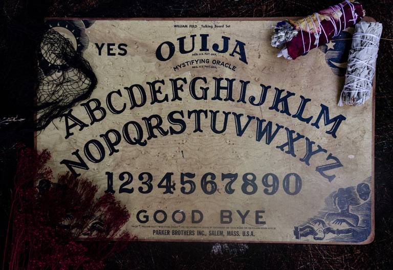 Realmente se pueden invocar espíritus al jugar la ouija? La ciencia lo  explica - El Heraldo de Chihuahua